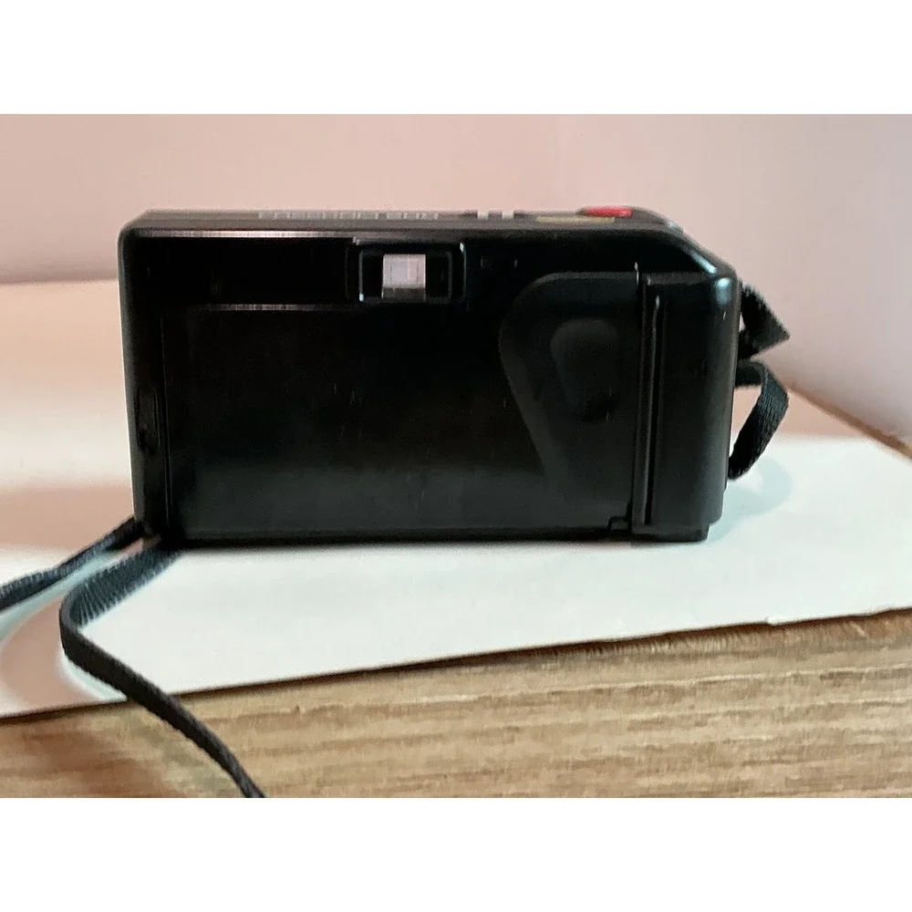 Minolta Freedom 200 35mm Point and Shoot Film Camera AF Built-in Flash with Box